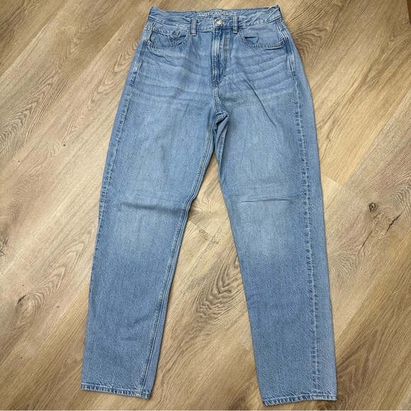 American Eagle Outfitters Light Blue Mom Jean - Picture 1 of 6